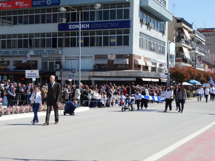 Με μεγαλοπρέπεια η παρέλαση σήμερα μετά από 2 χρόνια-Φωτογραφικά στιγμιότυπα