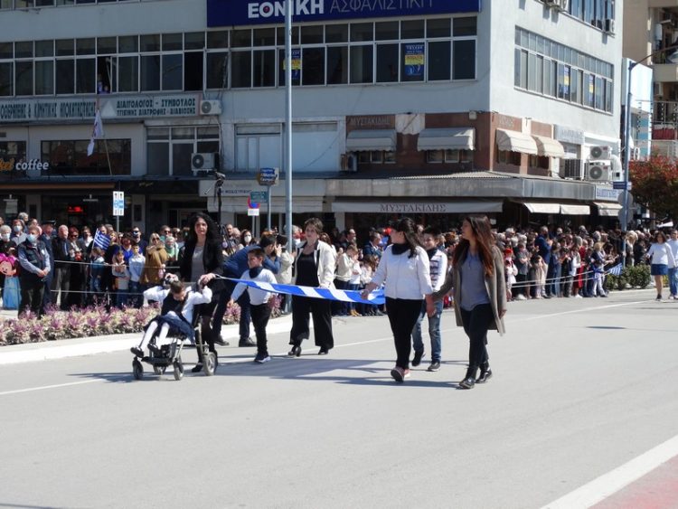 Με μεγαλοπρέπεια η παρέλαση σήμερα μετά από 2 χρόνια-Φωτογραφικά στιγμιότυπα
