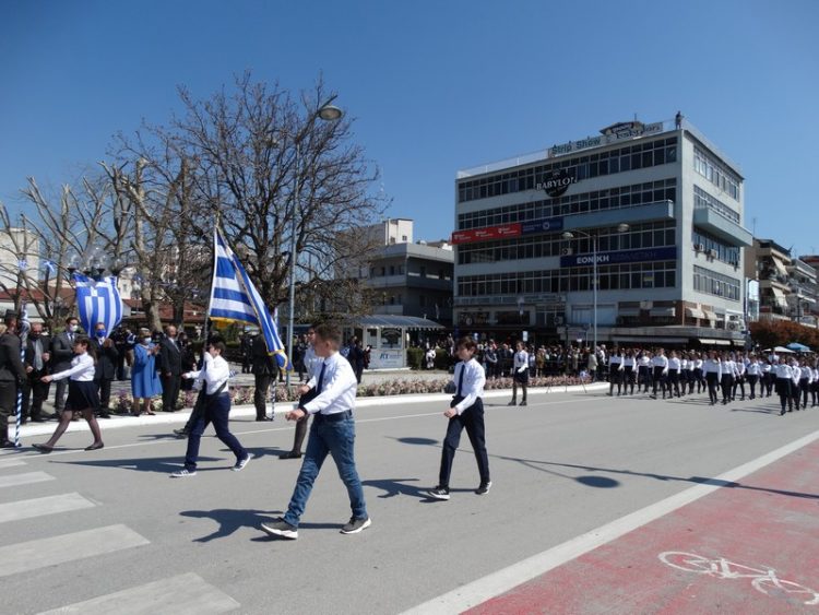 Με μεγαλοπρέπεια η παρέλαση σήμερα μετά από 2 χρόνια-Φωτογραφικά στιγμιότυπα