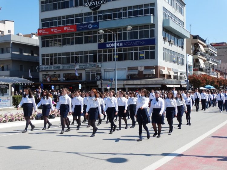 Με μεγαλοπρέπεια η παρέλαση σήμερα μετά από 2 χρόνια-Φωτογραφικά στιγμιότυπα