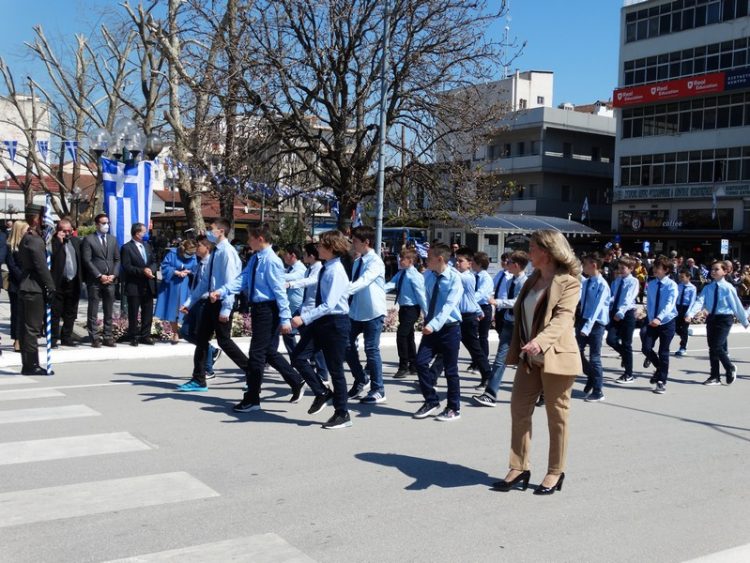 Με μεγαλοπρέπεια η παρέλαση σήμερα μετά από 2 χρόνια-Φωτογραφικά στιγμιότυπα