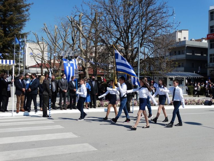 Με μεγαλοπρέπεια η παρέλαση σήμερα μετά από 2 χρόνια-Φωτογραφικά στιγμιότυπα