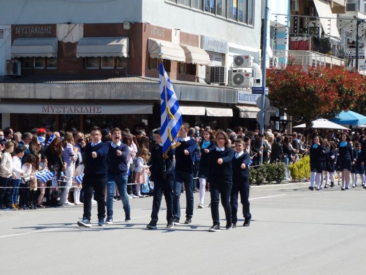 Με μεγαλοπρέπεια η παρέλαση σήμερα μετά από 2 χρόνια-Φωτογραφικά στιγμιότυπα