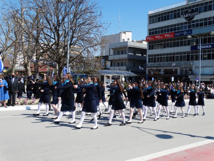 Με μεγαλοπρέπεια η παρέλαση σήμερα μετά από 2 χρόνια-Φωτογραφικά στιγμιότυπα
