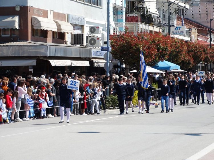 Με μεγαλοπρέπεια η παρέλαση σήμερα μετά από 2 χρόνια-Φωτογραφικά στιγμιότυπα