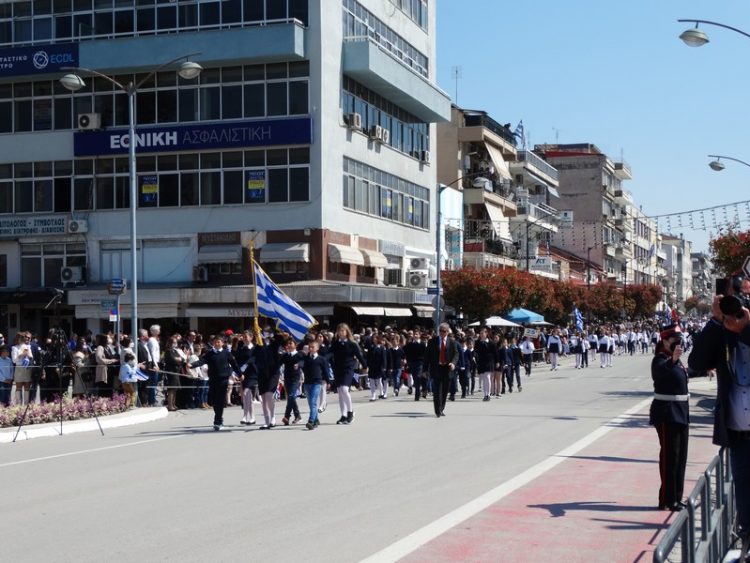 Με μεγαλοπρέπεια η παρέλαση σήμερα μετά από 2 χρόνια-Φωτογραφικά στιγμιότυπα