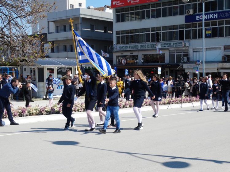 Με μεγαλοπρέπεια η παρέλαση σήμερα μετά από 2 χρόνια-Φωτογραφικά στιγμιότυπα