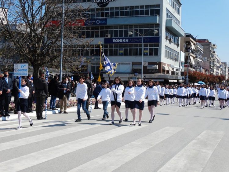 Με μεγαλοπρέπεια η παρέλαση σήμερα μετά από 2 χρόνια-Φωτογραφικά στιγμιότυπα