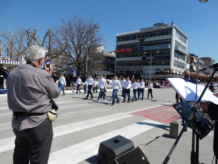 Με μεγαλοπρέπεια η παρέλαση σήμερα μετά από 2 χρόνια-Φωτογραφικά στιγμιότυπα