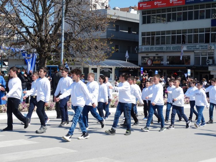 Με μεγαλοπρέπεια η παρέλαση σήμερα μετά από 2 χρόνια-Φωτογραφικά στιγμιότυπα