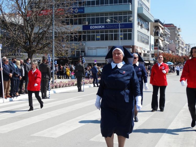 Με μεγαλοπρέπεια η παρέλαση σήμερα μετά από 2 χρόνια-Φωτογραφικά στιγμιότυπα