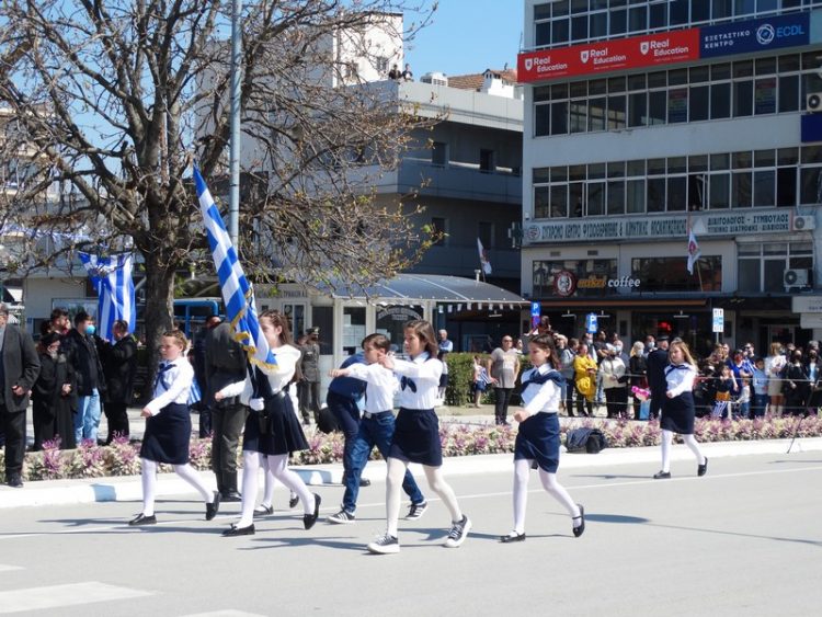 Με μεγαλοπρέπεια η παρέλαση σήμερα μετά από 2 χρόνια-Φωτογραφικά στιγμιότυπα