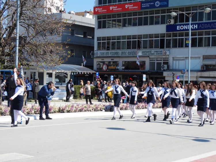 Με μεγαλοπρέπεια η παρέλαση σήμερα μετά από 2 χρόνια-Φωτογραφικά στιγμιότυπα