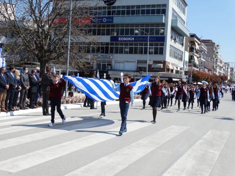 Με μεγαλοπρέπεια η παρέλαση σήμερα μετά από 2 χρόνια-Φωτογραφικά στιγμιότυπα