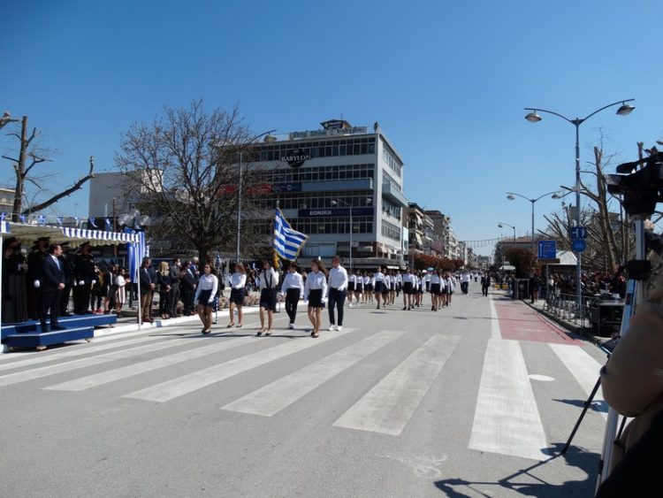 Με μεγαλοπρέπεια η παρέλαση σήμερα μετά από 2 χρόνια-Φωτογραφικά στιγμιότυπα