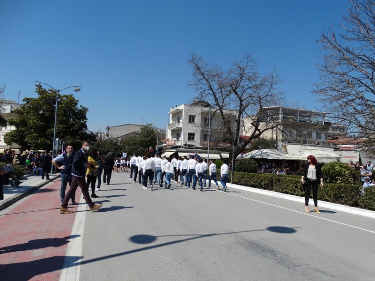 Με μεγαλοπρέπεια η παρέλαση σήμερα μετά από 2 χρόνια-Φωτογραφικά στιγμιότυπα