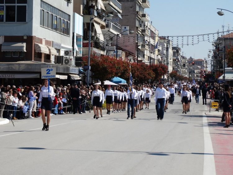 Με μεγαλοπρέπεια η παρέλαση σήμερα μετά από 2 χρόνια-Φωτογραφικά στιγμιότυπα