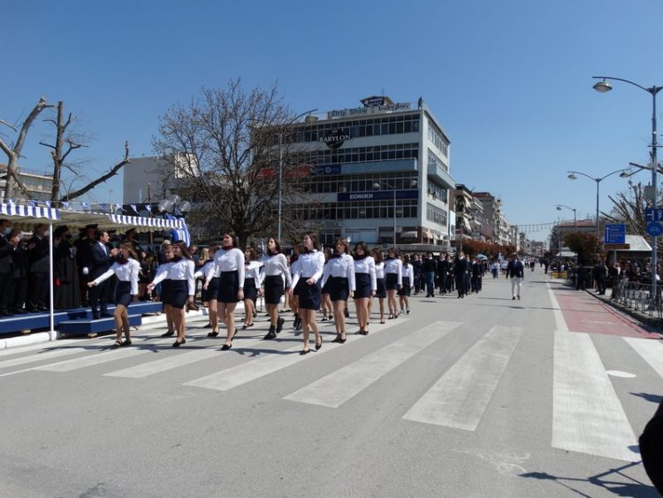 Με μεγαλοπρέπεια η παρέλαση σήμερα μετά από 2 χρόνια-Φωτογραφικά στιγμιότυπα