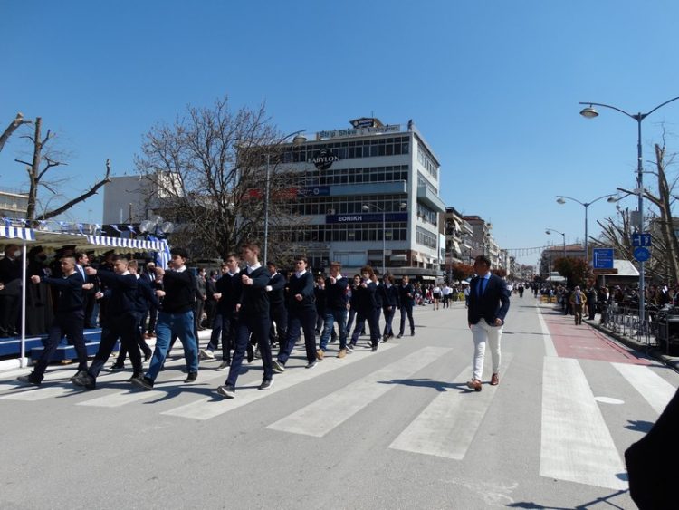 Με μεγαλοπρέπεια η παρέλαση σήμερα μετά από 2 χρόνια-Φωτογραφικά στιγμιότυπα