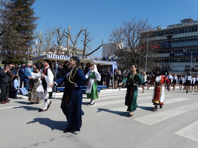 Με μεγαλοπρέπεια η παρέλαση σήμερα μετά από 2 χρόνια-Φωτογραφικά στιγμιότυπα