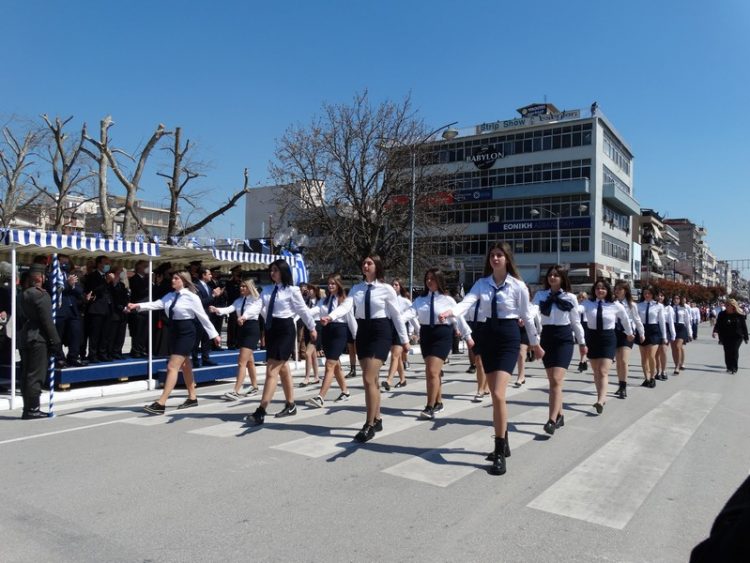 Με μεγαλοπρέπεια η παρέλαση σήμερα μετά από 2 χρόνια-Φωτογραφικά στιγμιότυπα