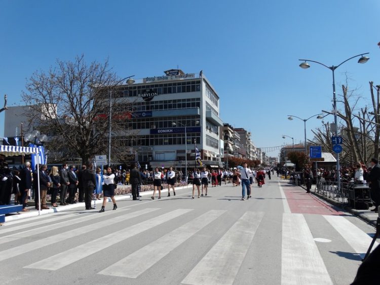 Με μεγαλοπρέπεια η παρέλαση σήμερα μετά από 2 χρόνια-Φωτογραφικά στιγμιότυπα