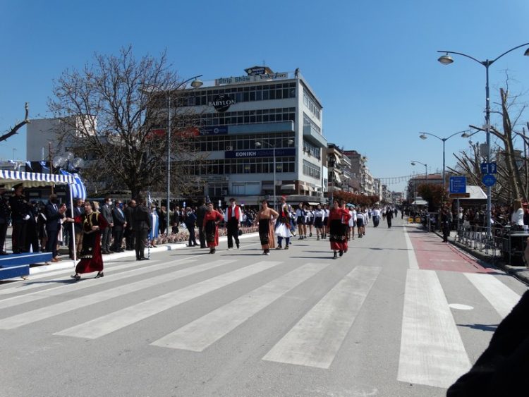 Με μεγαλοπρέπεια η παρέλαση σήμερα μετά από 2 χρόνια-Φωτογραφικά στιγμιότυπα