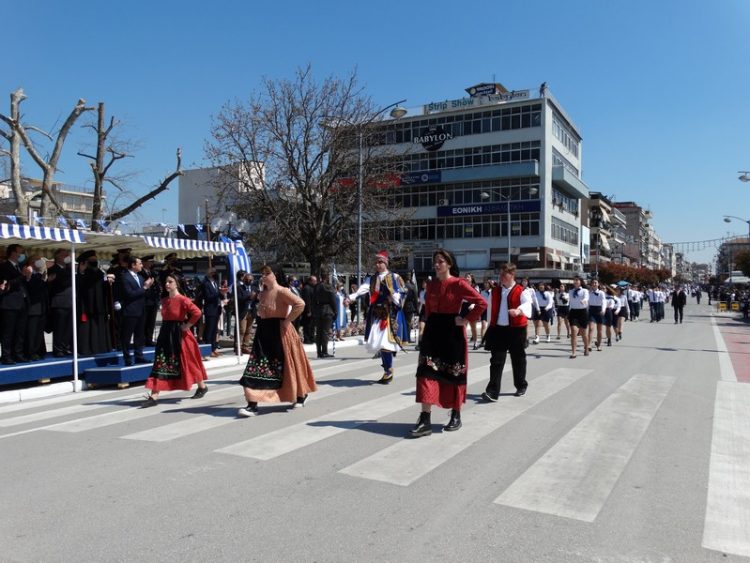 Με μεγαλοπρέπεια η παρέλαση σήμερα μετά από 2 χρόνια-Φωτογραφικά στιγμιότυπα
