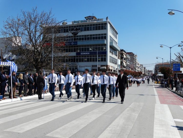 Με μεγαλοπρέπεια η παρέλαση σήμερα μετά από 2 χρόνια-Φωτογραφικά στιγμιότυπα