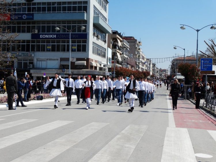 Με μεγαλοπρέπεια η παρέλαση σήμερα μετά από 2 χρόνια-Φωτογραφικά στιγμιότυπα