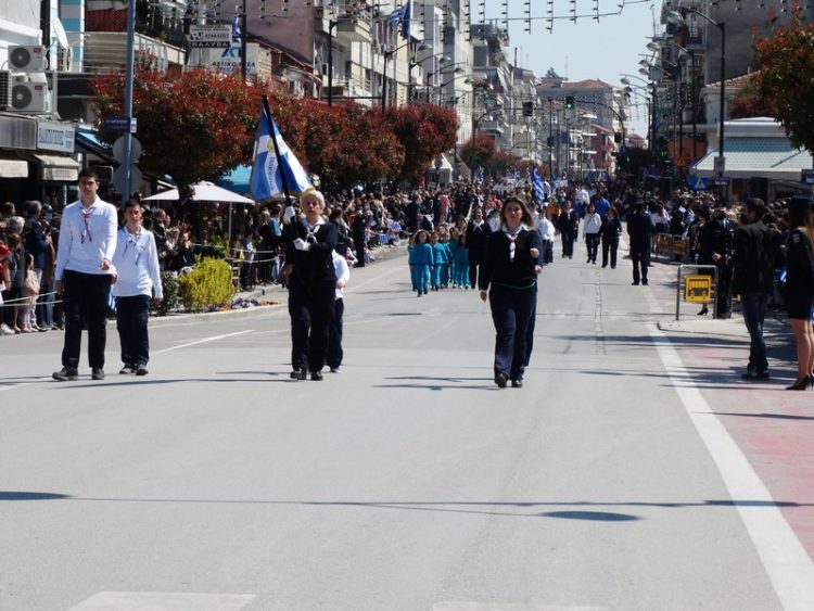 Με μεγαλοπρέπεια η παρέλαση σήμερα μετά από 2 χρόνια-Φωτογραφικά στιγμιότυπα