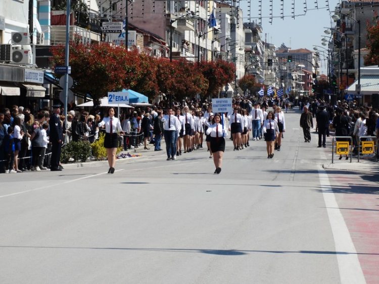 Με μεγαλοπρέπεια η παρέλαση σήμερα μετά από 2 χρόνια-Φωτογραφικά στιγμιότυπα