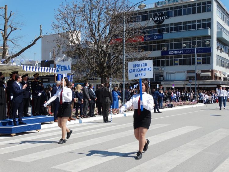 Με μεγαλοπρέπεια η παρέλαση σήμερα μετά από 2 χρόνια-Φωτογραφικά στιγμιότυπα