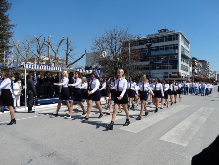 Με μεγαλοπρέπεια η παρέλαση σήμερα μετά από 2 χρόνια-Φωτογραφικά στιγμιότυπα
