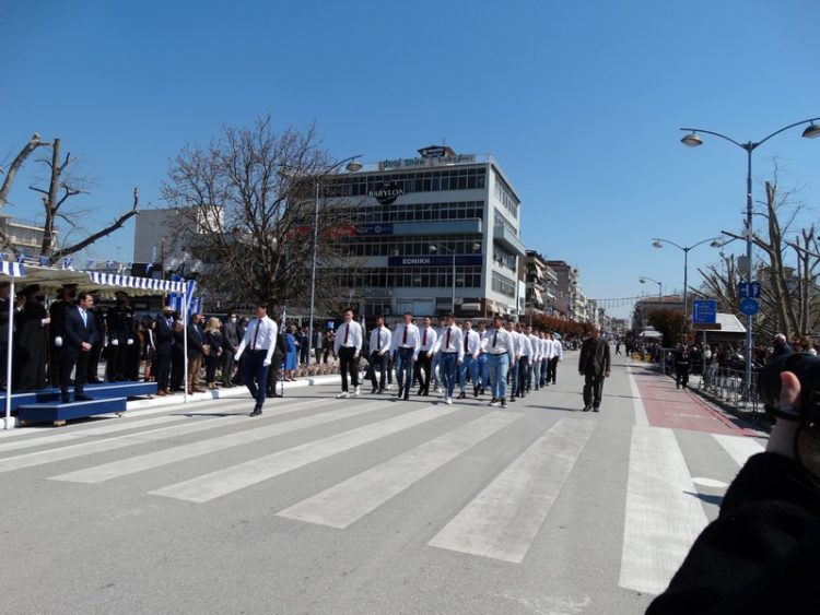 Με μεγαλοπρέπεια η παρέλαση σήμερα μετά από 2 χρόνια-Φωτογραφικά στιγμιότυπα