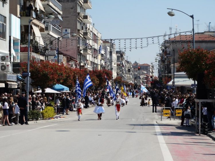 Με μεγαλοπρέπεια η παρέλαση σήμερα μετά από 2 χρόνια-Φωτογραφικά στιγμιότυπα