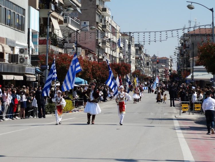 Με μεγαλοπρέπεια η παρέλαση σήμερα μετά από 2 χρόνια-Φωτογραφικά στιγμιότυπα