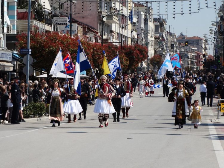Με μεγαλοπρέπεια η παρέλαση σήμερα μετά από 2 χρόνια-Φωτογραφικά στιγμιότυπα