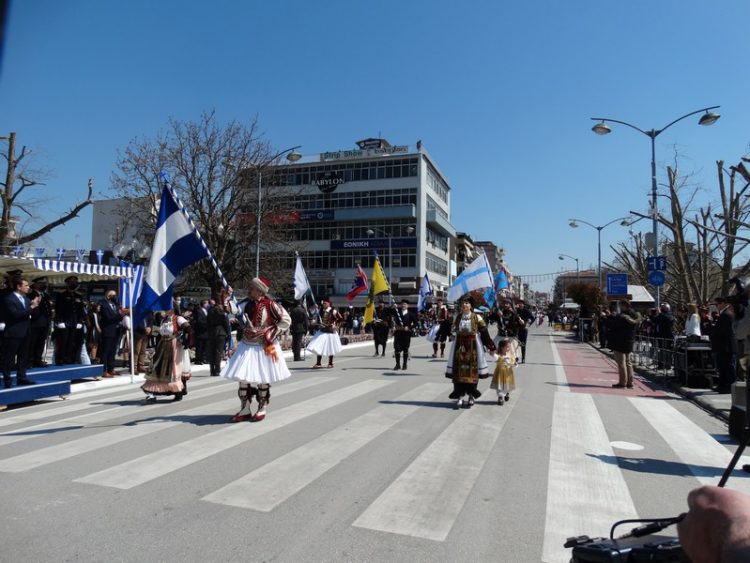 Με μεγαλοπρέπεια η παρέλαση σήμερα μετά από 2 χρόνια-Φωτογραφικά στιγμιότυπα