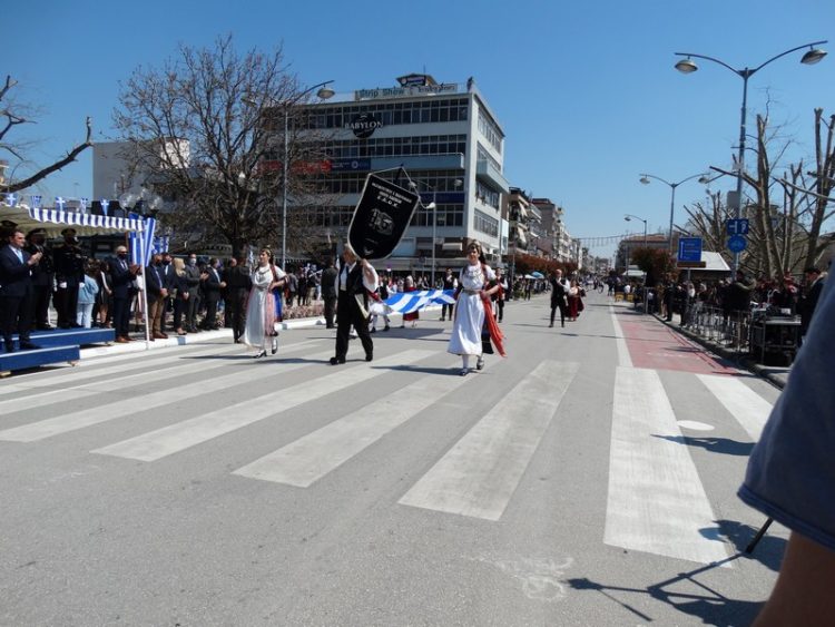 Με μεγαλοπρέπεια η παρέλαση σήμερα μετά από 2 χρόνια-Φωτογραφικά στιγμιότυπα