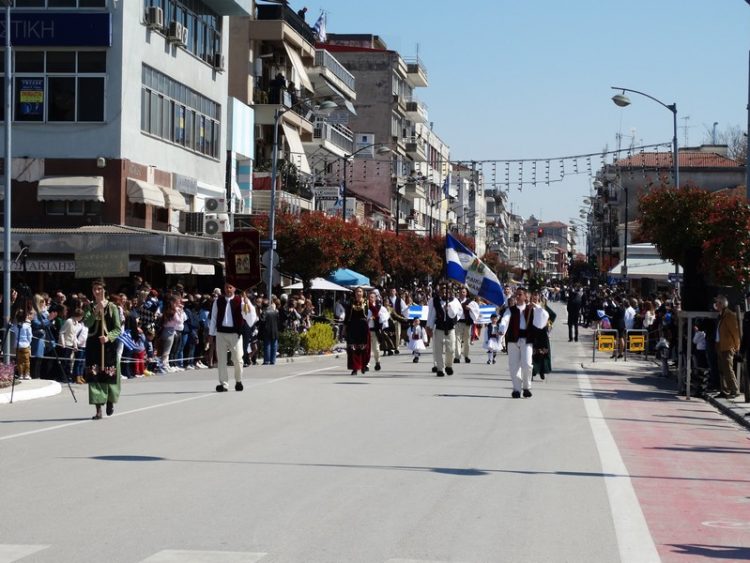 Με μεγαλοπρέπεια η παρέλαση σήμερα μετά από 2 χρόνια-Φωτογραφικά στιγμιότυπα