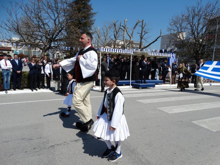 Με μεγαλοπρέπεια η παρέλαση σήμερα μετά από 2 χρόνια-Φωτογραφικά στιγμιότυπα