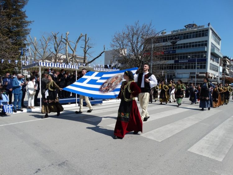 Με μεγαλοπρέπεια η παρέλαση σήμερα μετά από 2 χρόνια-Φωτογραφικά στιγμιότυπα