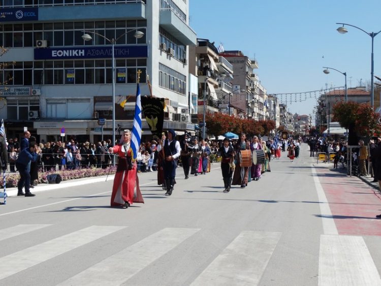 Με μεγαλοπρέπεια η παρέλαση σήμερα μετά από 2 χρόνια-Φωτογραφικά στιγμιότυπα