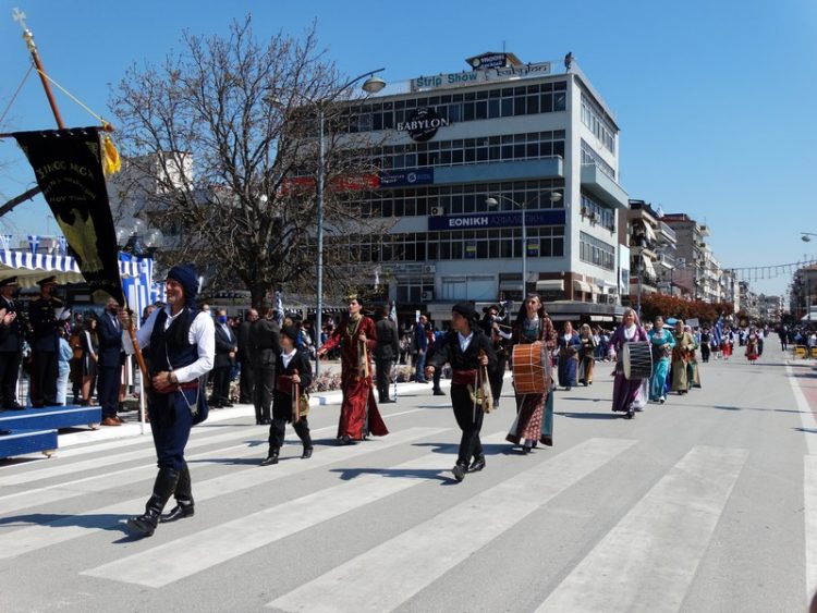 Με μεγαλοπρέπεια η παρέλαση σήμερα μετά από 2 χρόνια-Φωτογραφικά στιγμιότυπα