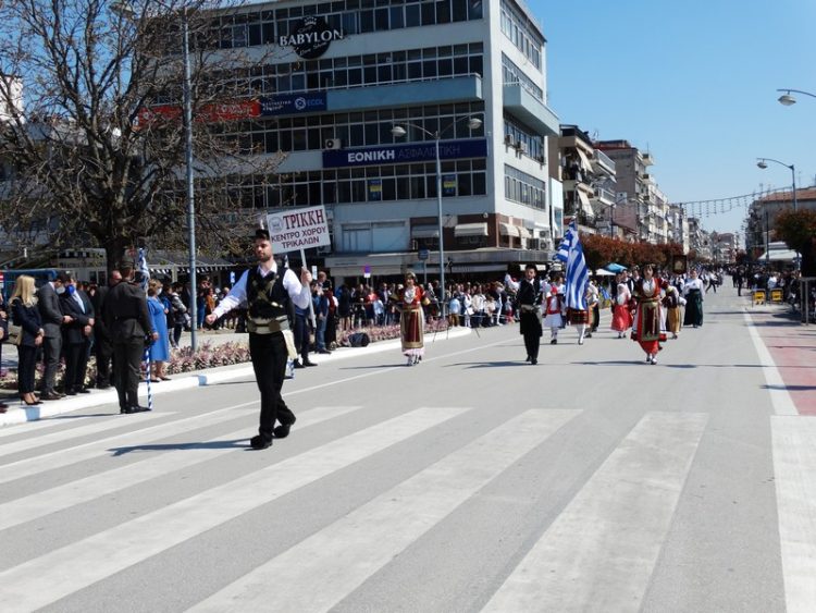 Με μεγαλοπρέπεια η παρέλαση σήμερα μετά από 2 χρόνια-Φωτογραφικά στιγμιότυπα