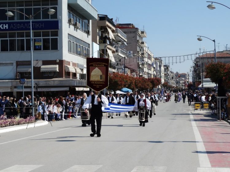 Με μεγαλοπρέπεια η παρέλαση σήμερα μετά από 2 χρόνια-Φωτογραφικά στιγμιότυπα