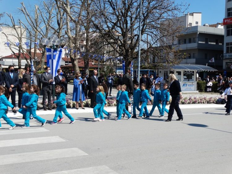 Με μεγαλοπρέπεια η παρέλαση σήμερα μετά από 2 χρόνια-Φωτογραφικά στιγμιότυπα