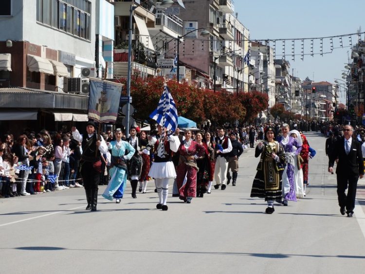 Με μεγαλοπρέπεια η παρέλαση σήμερα μετά από 2 χρόνια-Φωτογραφικά στιγμιότυπα