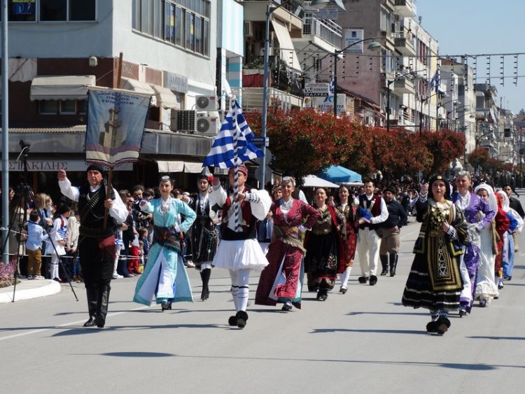 Με μεγαλοπρέπεια η παρέλαση σήμερα μετά από 2 χρόνια-Φωτογραφικά στιγμιότυπα